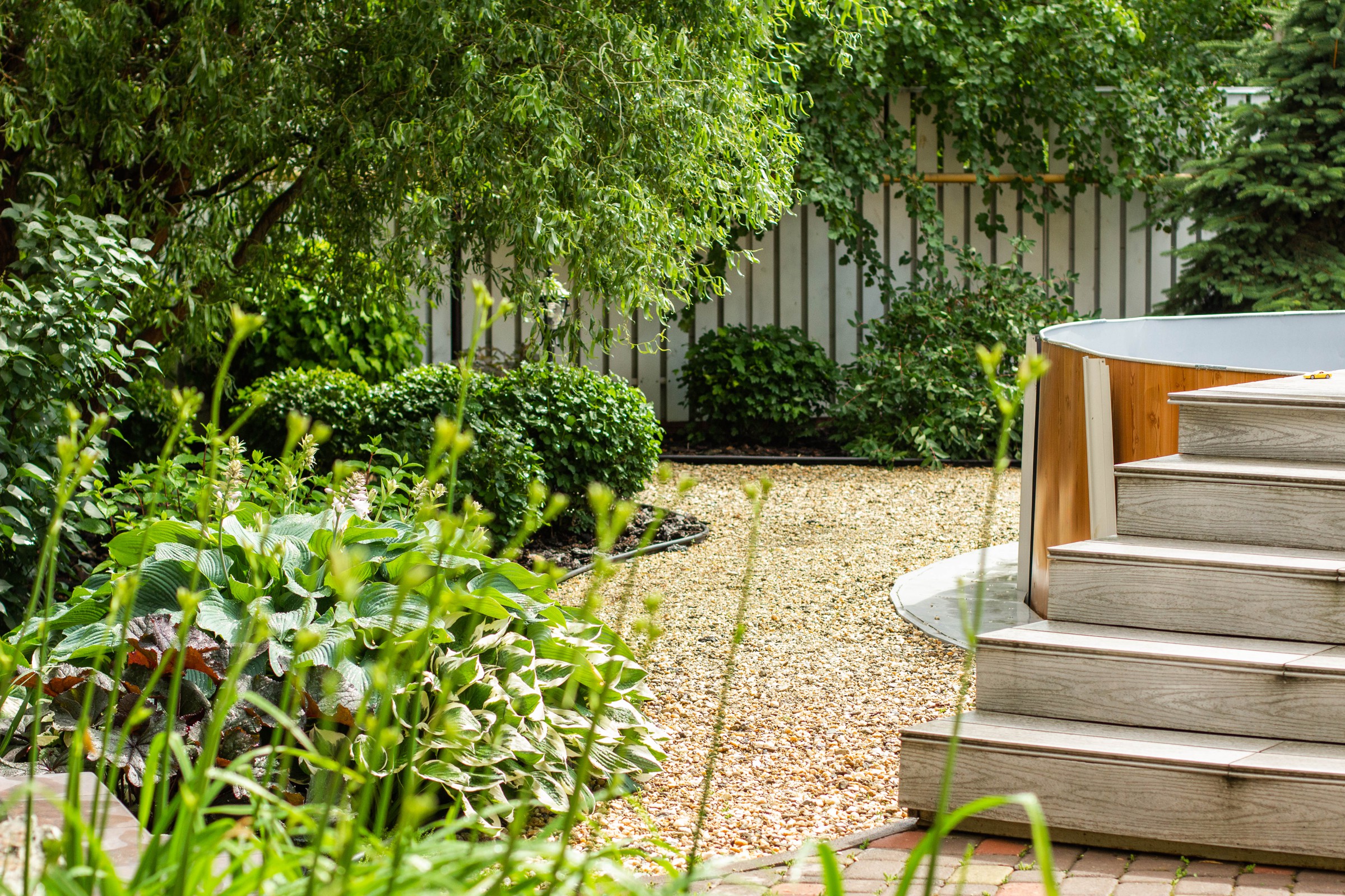 Сад с зеленой крышей