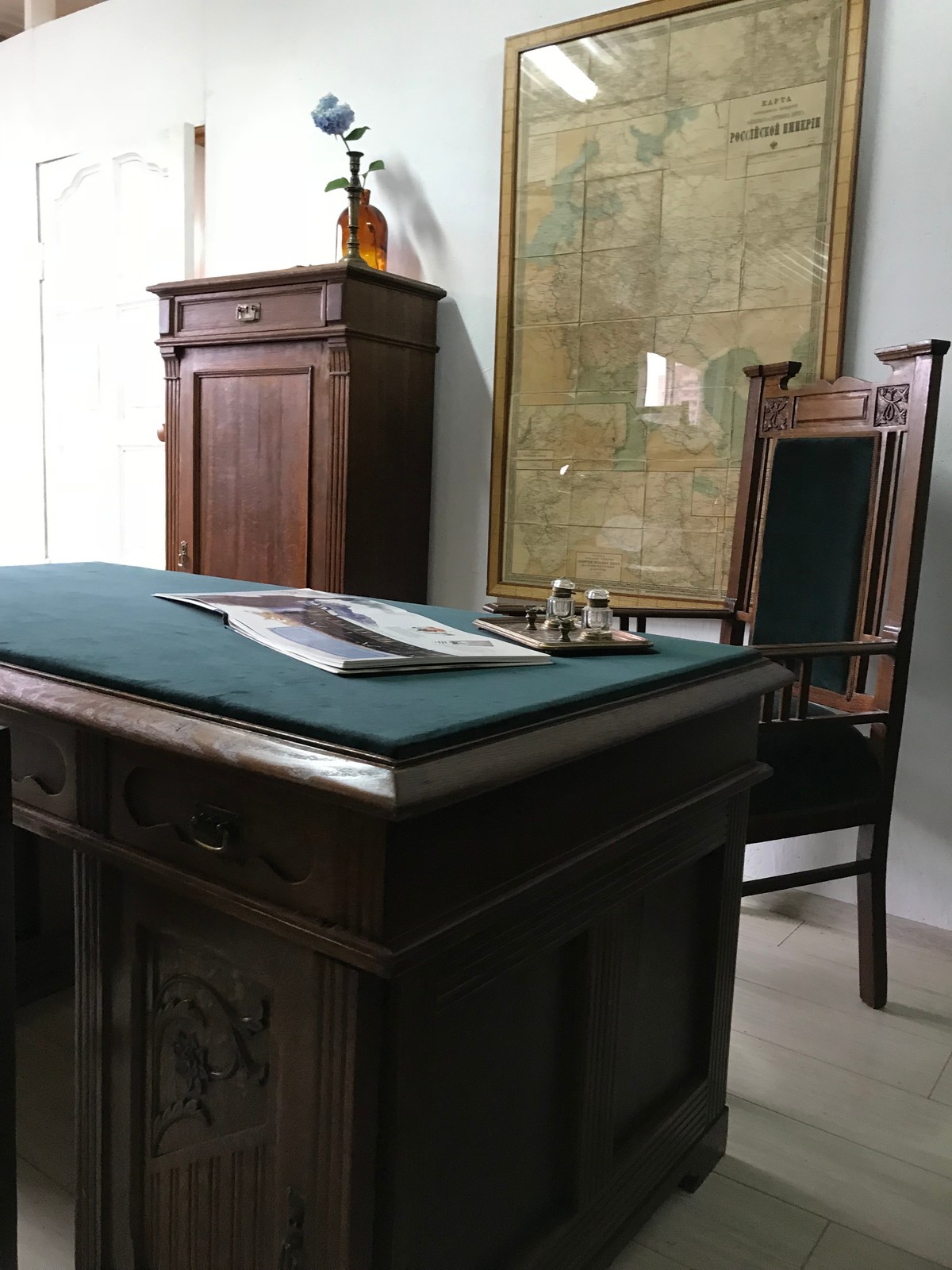 Антикварный кабинет 19 век