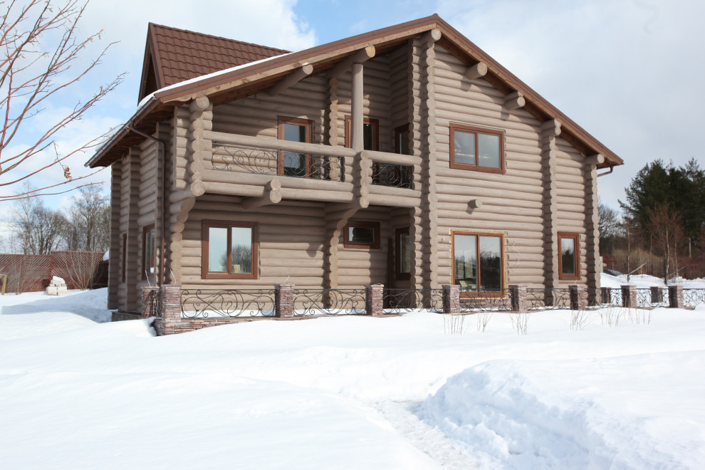 Дом из бревна .