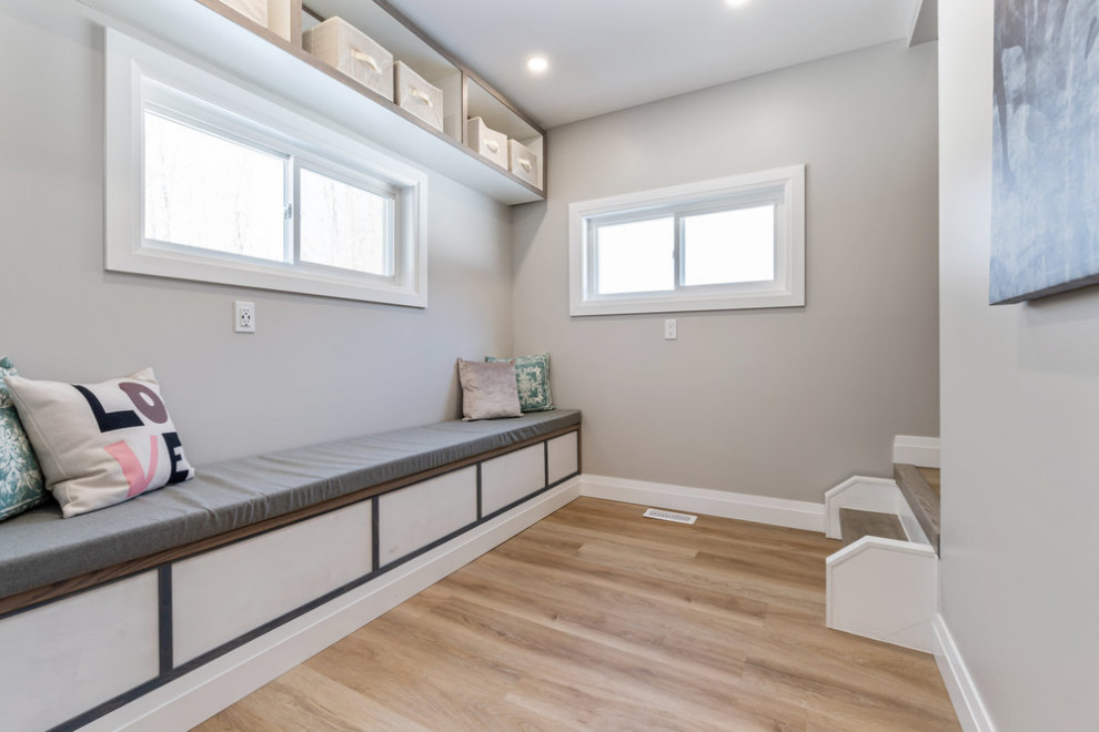 Entryway - transitional entryway idea