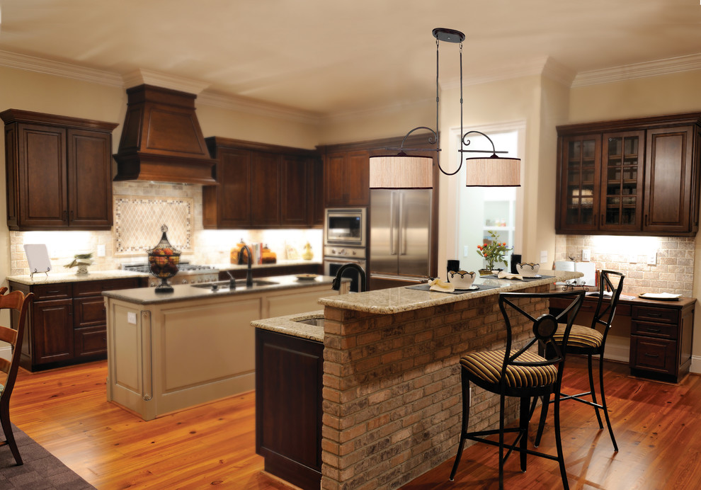 Example of a transitional kitchen design in Cincinnati