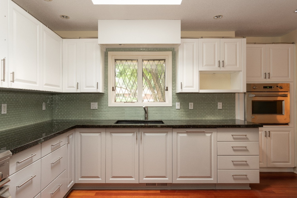 Bruce in West Des Moines’ Kitchen Refinishing in “White Dove” Modern Kitchen Other
