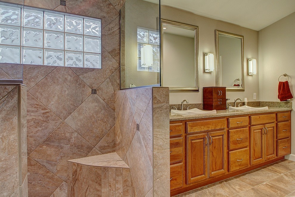 Kitchen - mid-sized kitchen idea in Phoenix