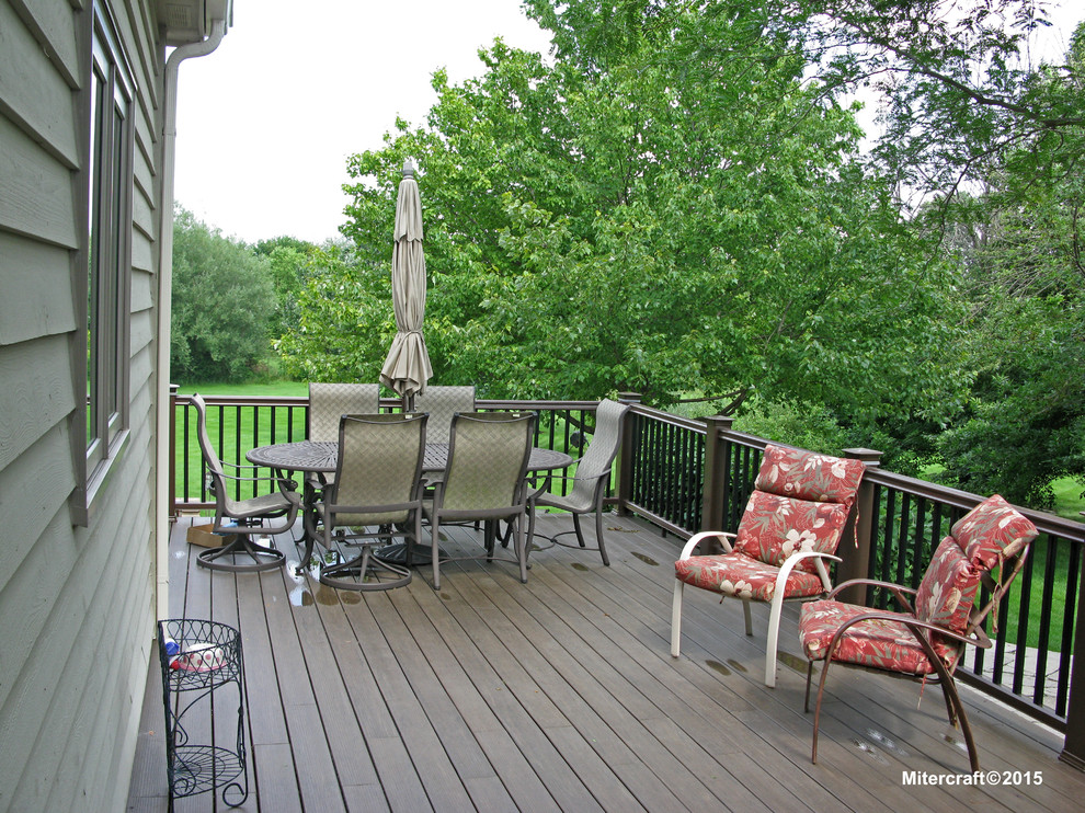 Photo of a backyard deck in Chicago.