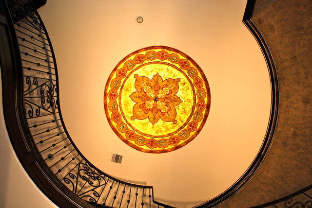 Dramatic Entry Ceiling clasico-renovado-entrada