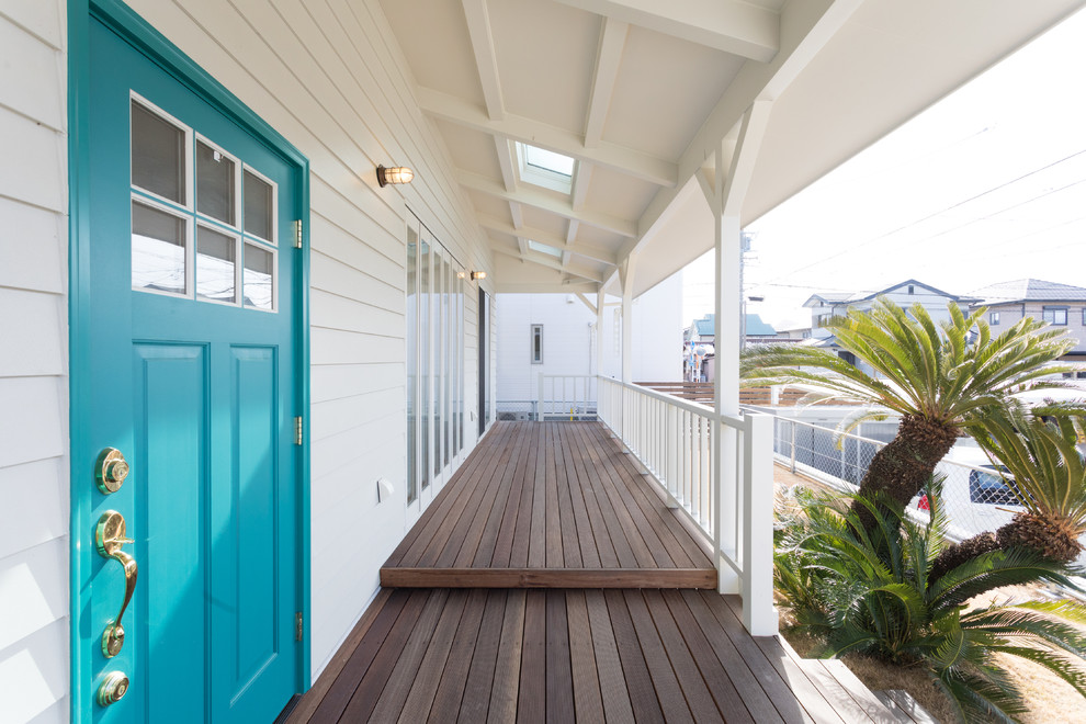 他の地域にあるビーチスタイルのおしゃれな家の外観の写真