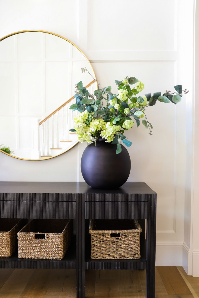 Example of a transitional home design design in Phoenix