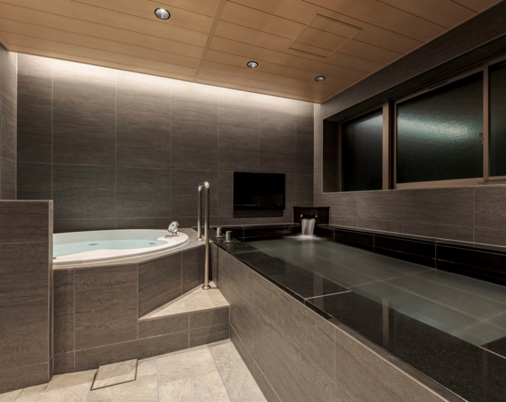 Design ideas for a master wet room bathroom in Tokyo with a hot tub, gray tile, stone tile, grey walls, porcelain floors, grey floor, a hinged shower door and recessed.