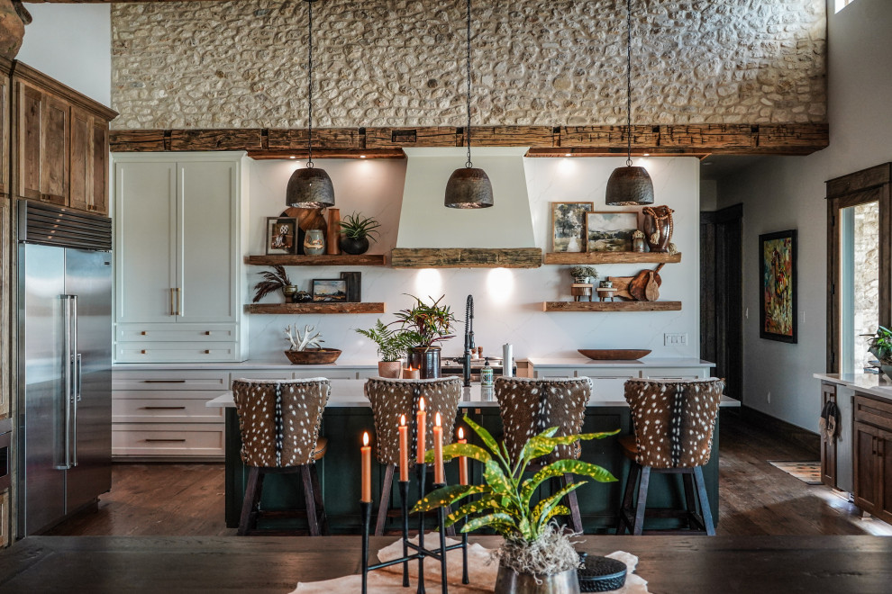 Example of a mountain style home design design in Austin
