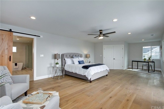Home design - transitional home design idea in Orange County
