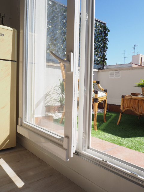 DESTINO ALQUILAR midcentury-terrace