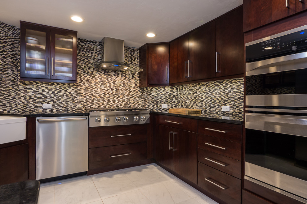 Design ideas for a mid-sized contemporary kitchen in Miami.