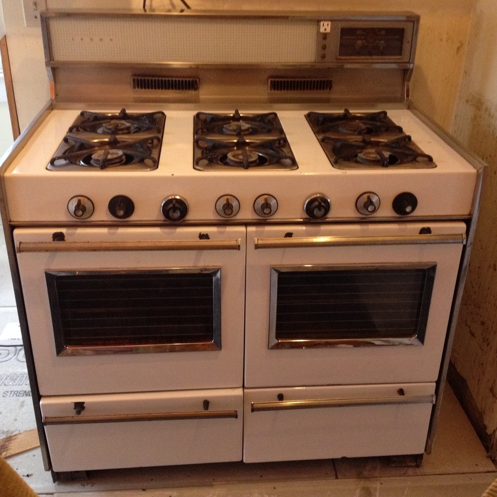 Any buyers for a 1966 Crown gas stove?