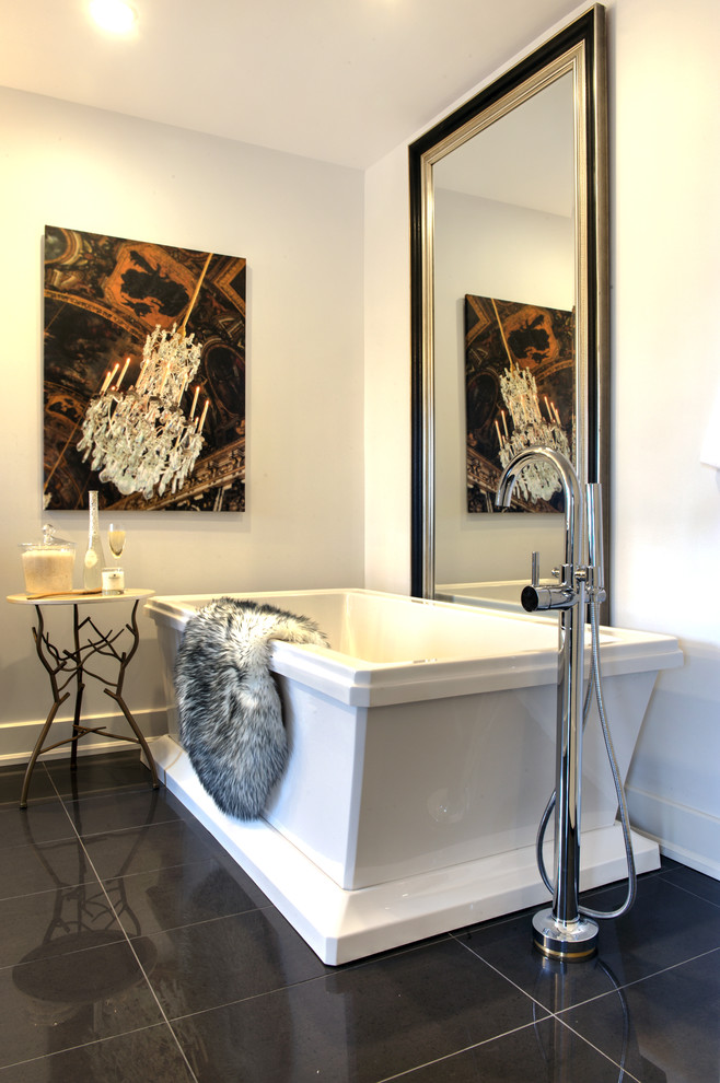 Home design - transitional home design idea in Toronto