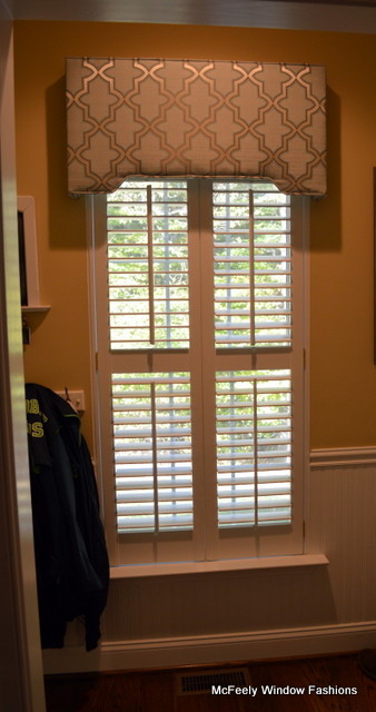 Example of a transitional home design design in Baltimore
