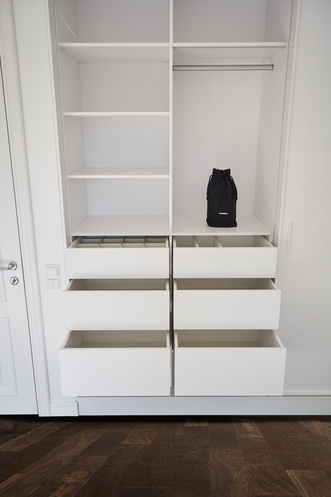 Белый шкаф-купе raumplus