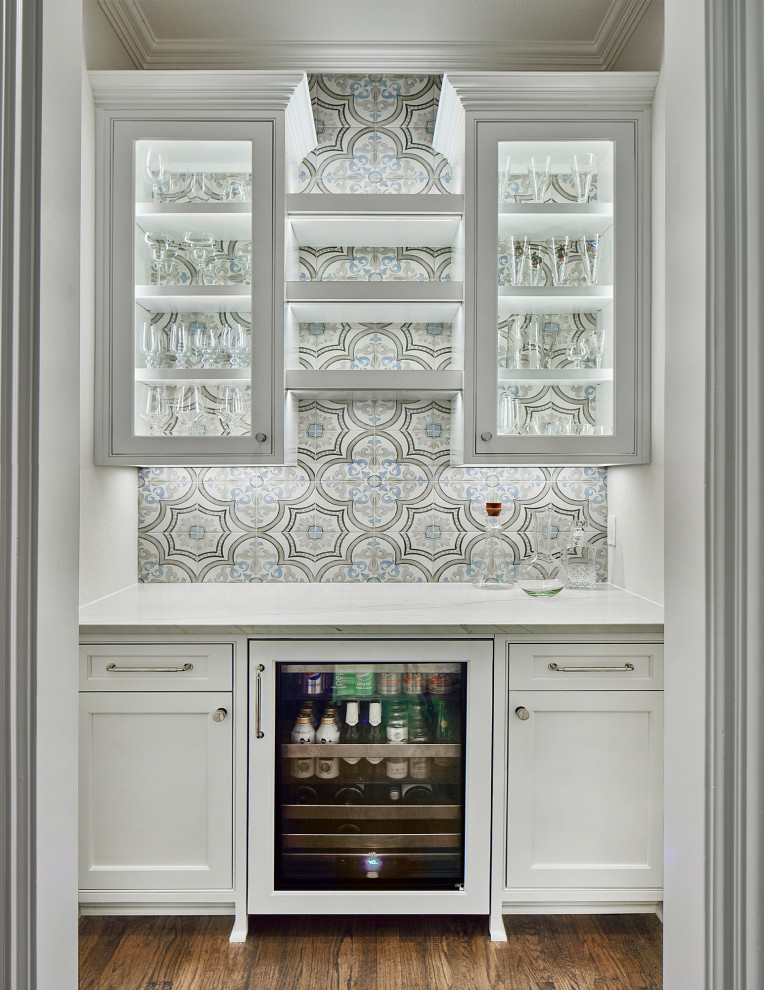 Home bar - traditional dark wood floor home bar idea in Dallas with white cabinets