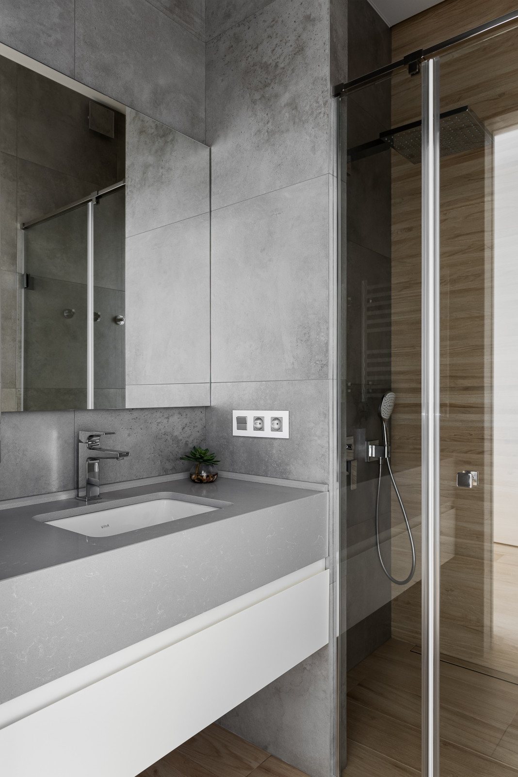 на стороне монохрома