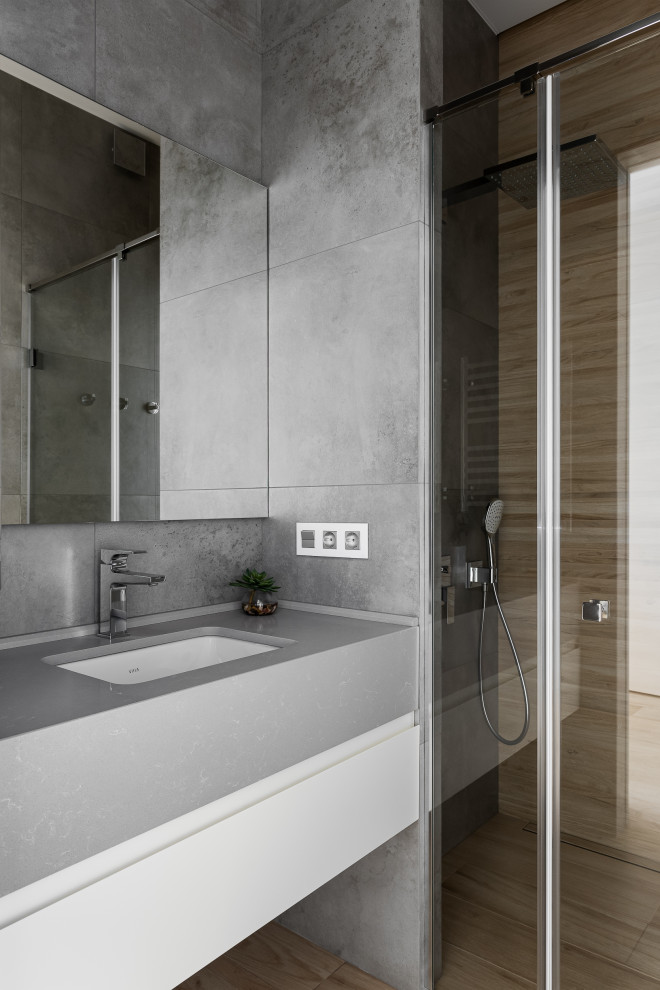 на стороне монохрома