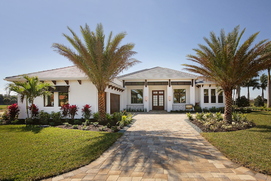 Inspiration for a beach style exterior in Miami.