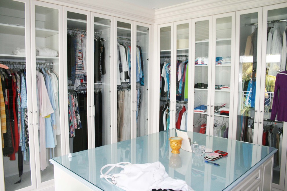 Contemporary storage and wardrobe in Miami.