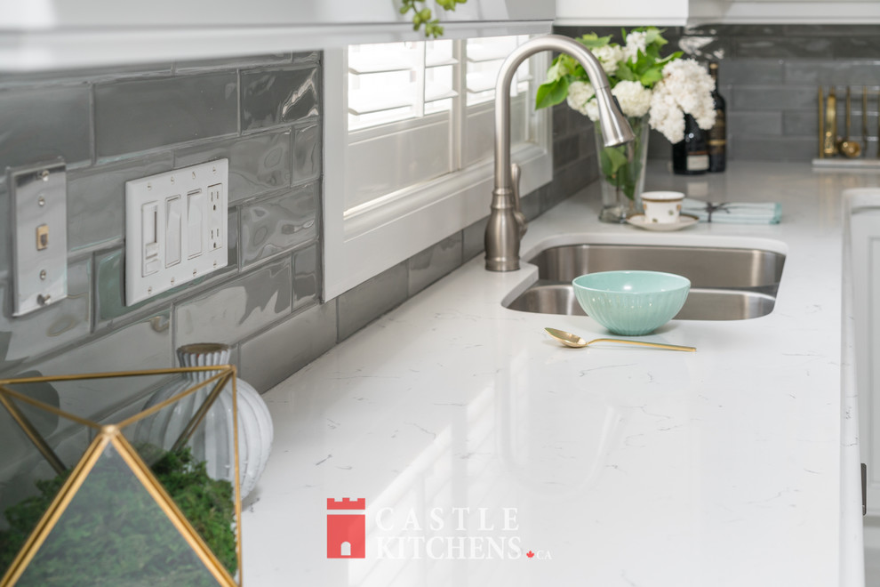 Home design - transitional home design idea in Toronto
