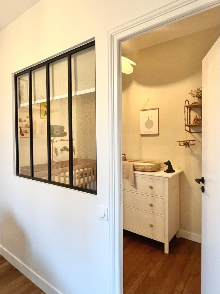 Création d'une CHAMBRE BEBE dans un salon avec une verrière