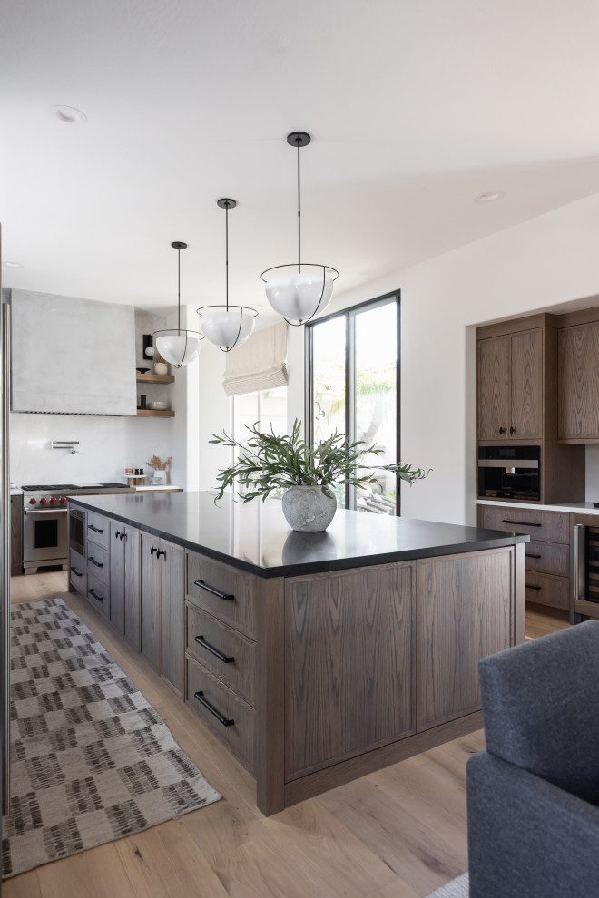 Inspiration for a modern kitchen remodel in Phoenix