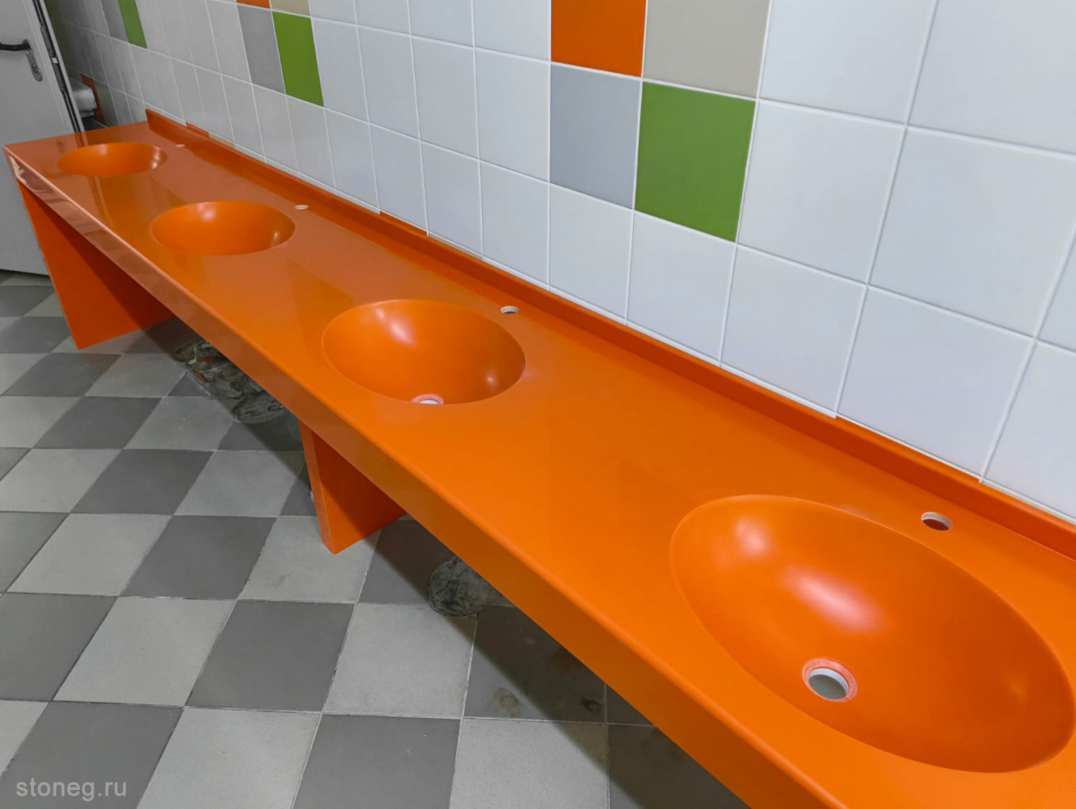 Hi-Macs S027 Orange Solid Стол с интегрированными раковинами из камня