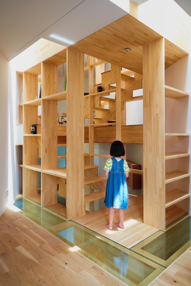 Inspiration for a modern home design remodel in Osaka
