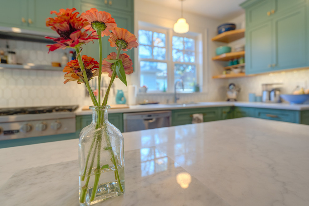 Kitchen - transitional kitchen idea