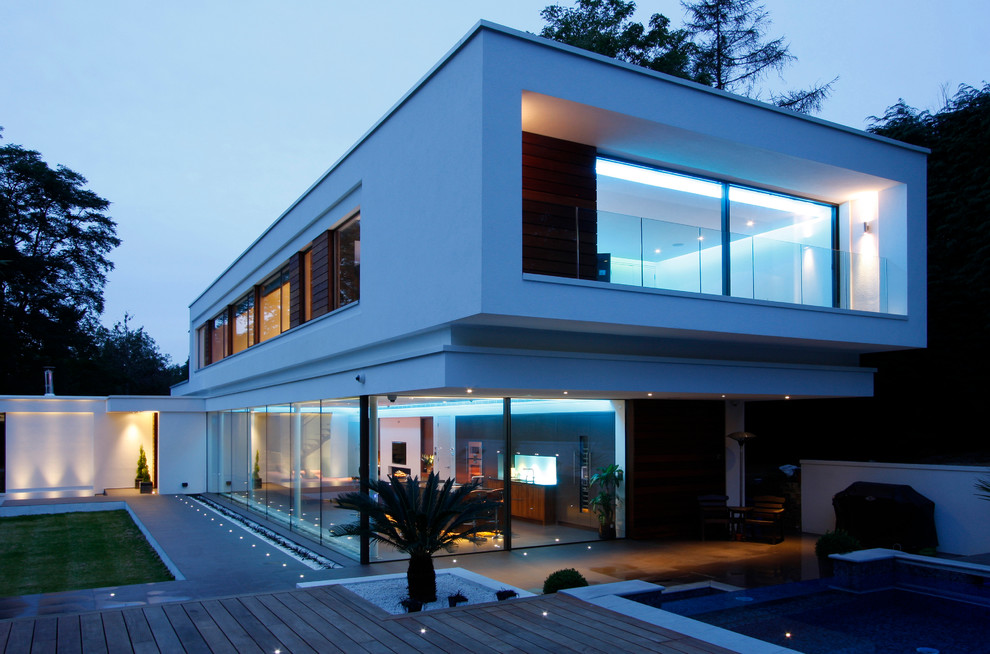 Photo of a large contemporary two-storey stucco white house exterior in Frankfurt with a flat roof.