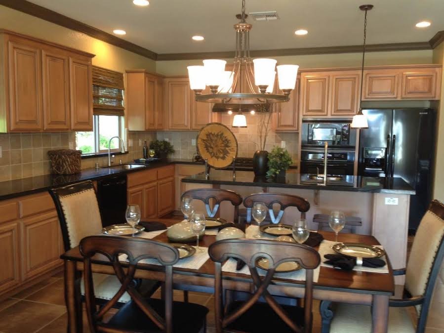 Transitional kitchen photo in Sacramento