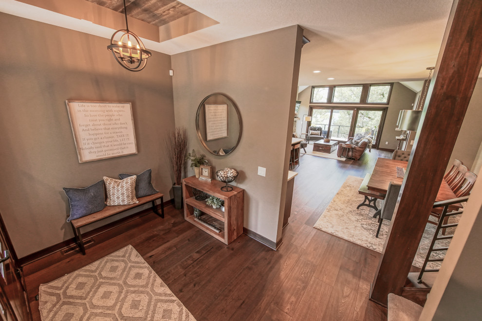 Example of a transitional entryway design in Minneapolis