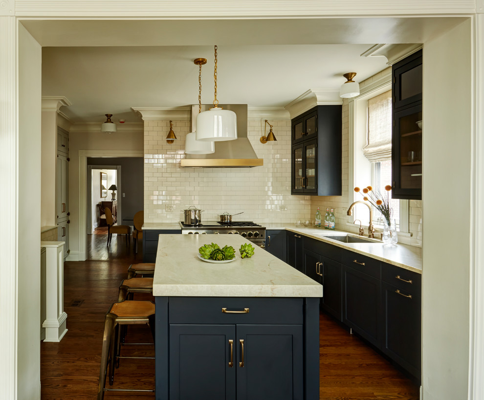 Kitchen - kitchen idea in Chicago