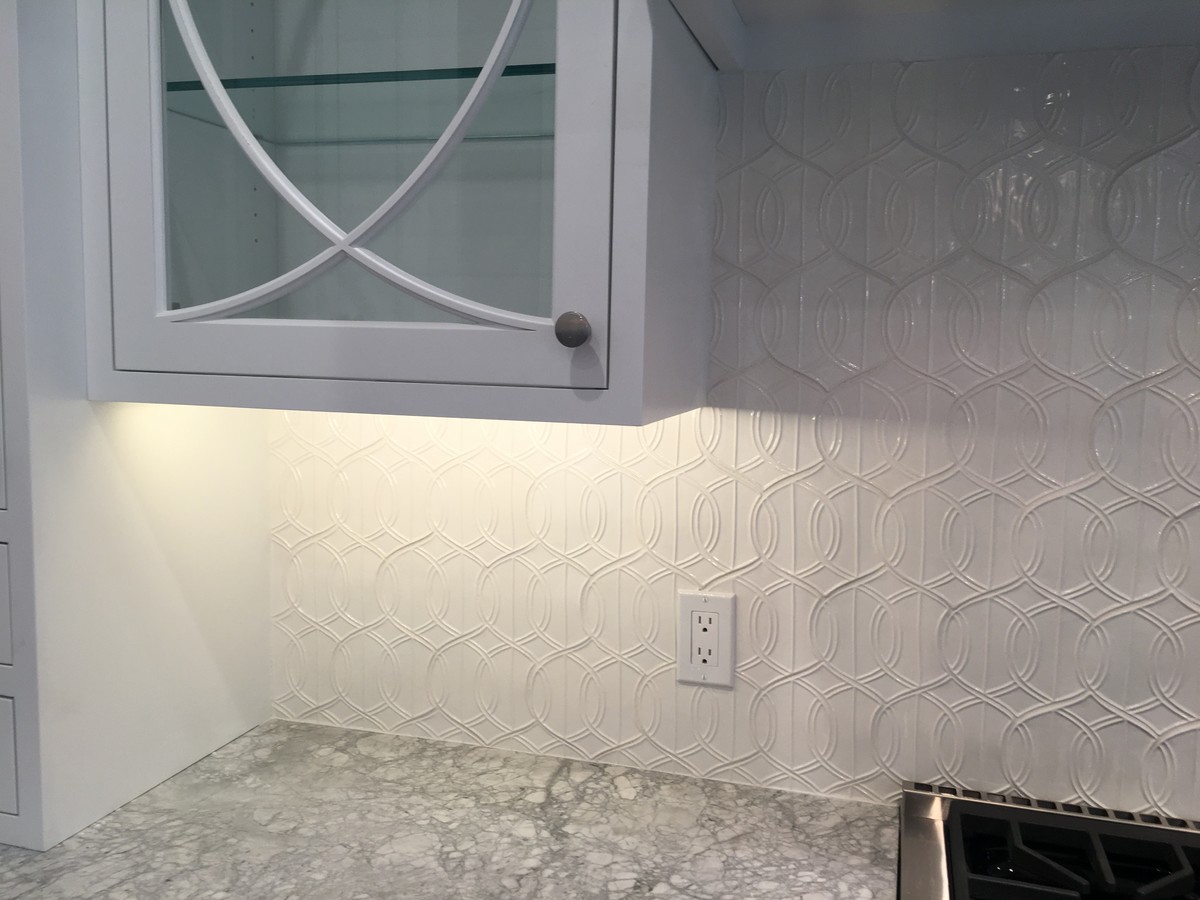 Kitchen - transitional kitchen idea in New York