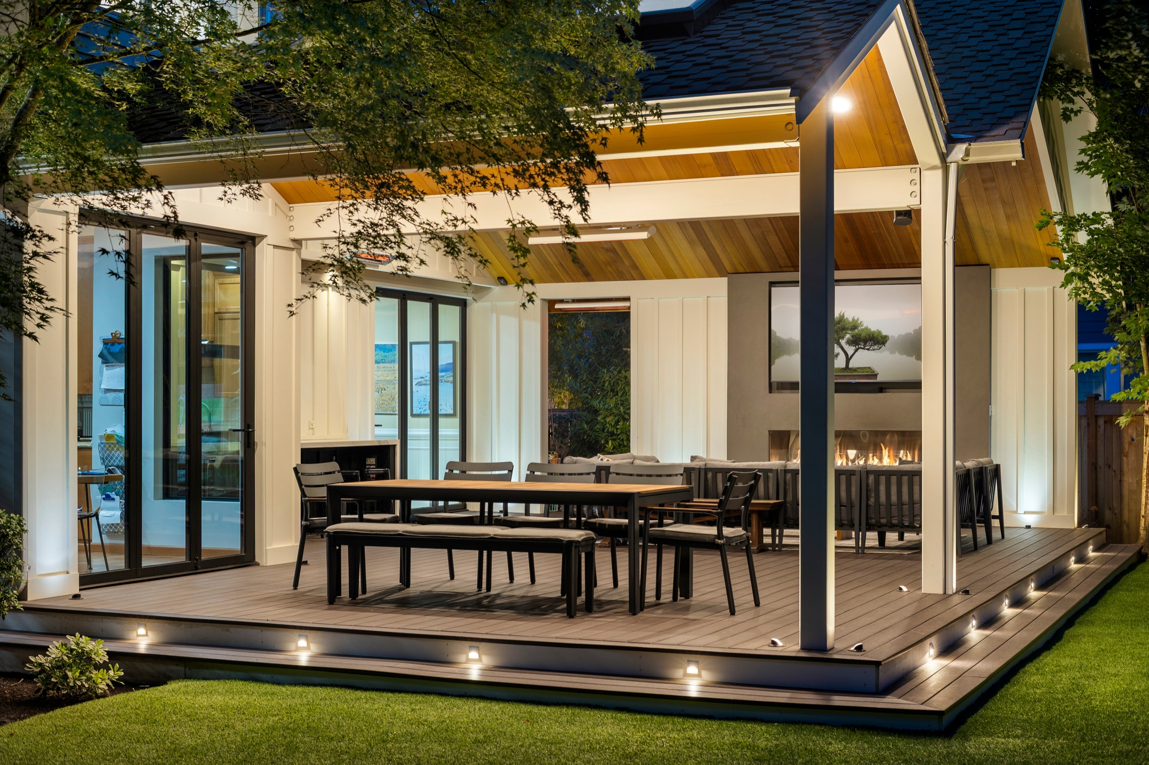 Sammamish Contemporary Outdoor Living