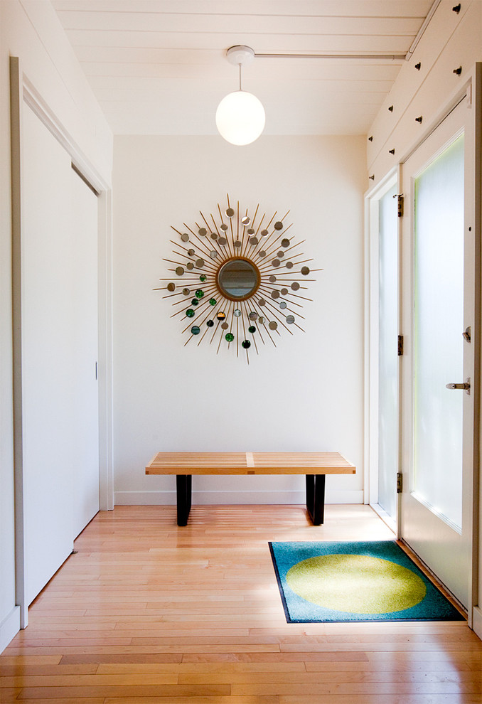 Design ideas for a modern entryway in Seattle.