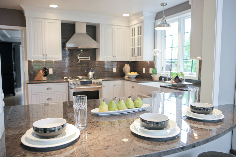 Kitchen - transitional kitchen idea