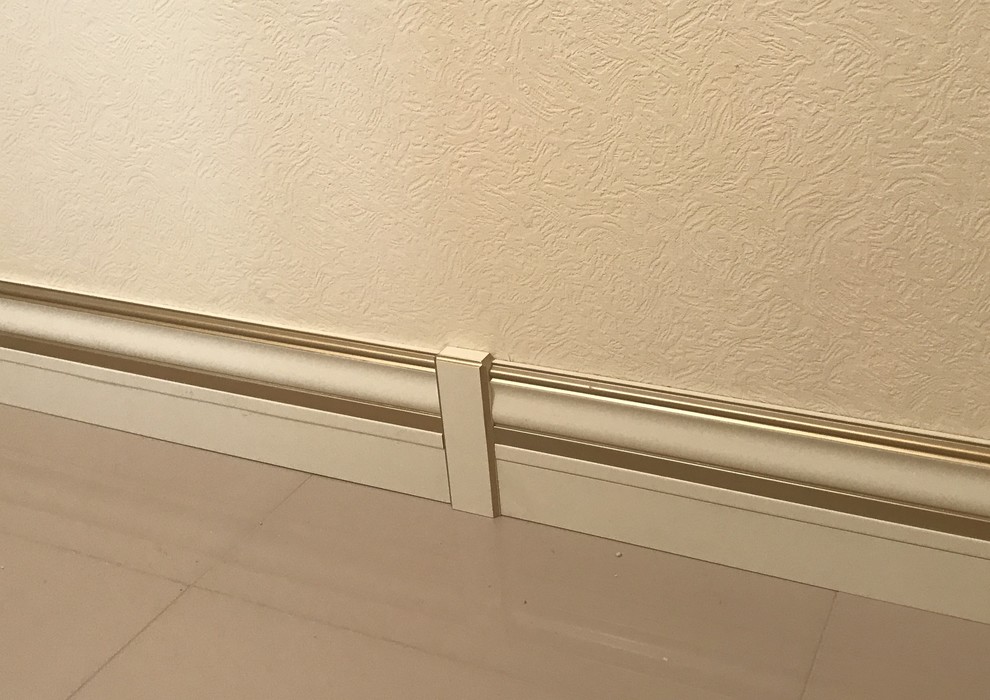 Монтаж плинтуса