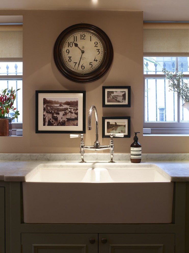 Inspiration for a classic kitchen in London.