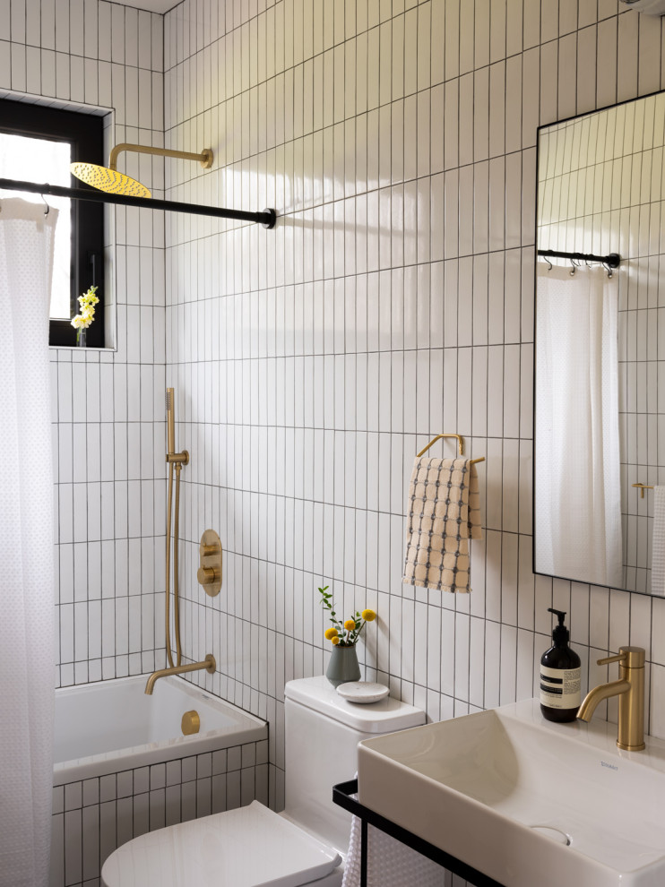 Inspiration for a scandinavian bathroom remodel in New York