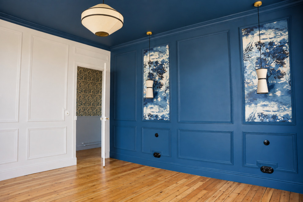 Chambre bleue et panneaux décoratifs