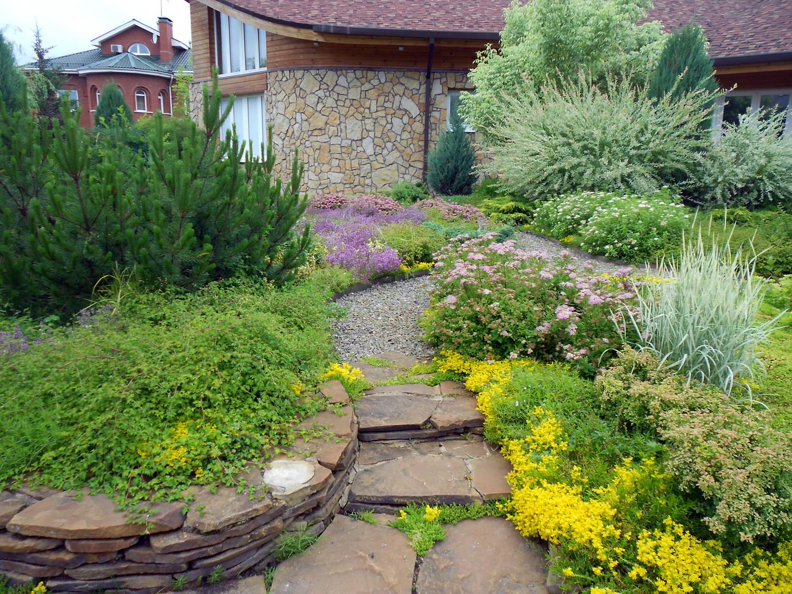 Небольшой перепад рельефа