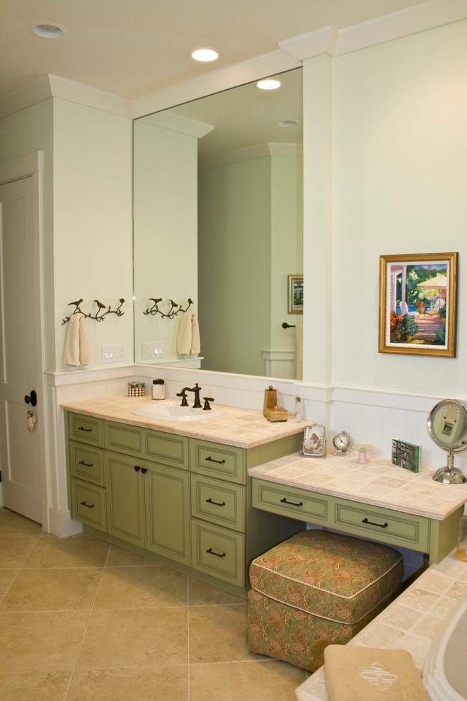 Inspiration for a transitional bathroom remodel in Miami