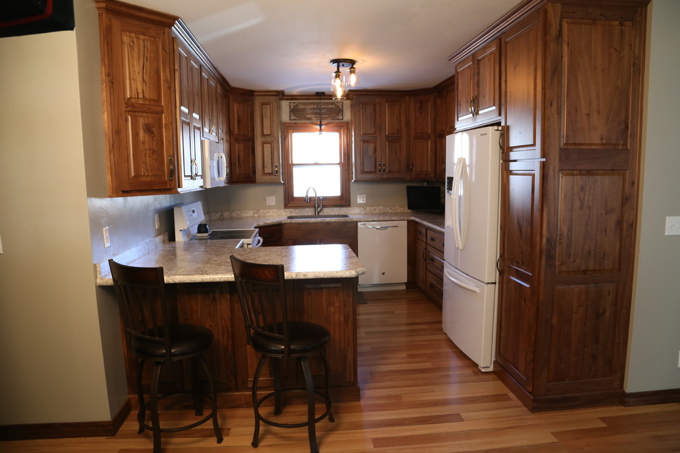 Inspiration for a rustic home design remodel in Cedar Rapids