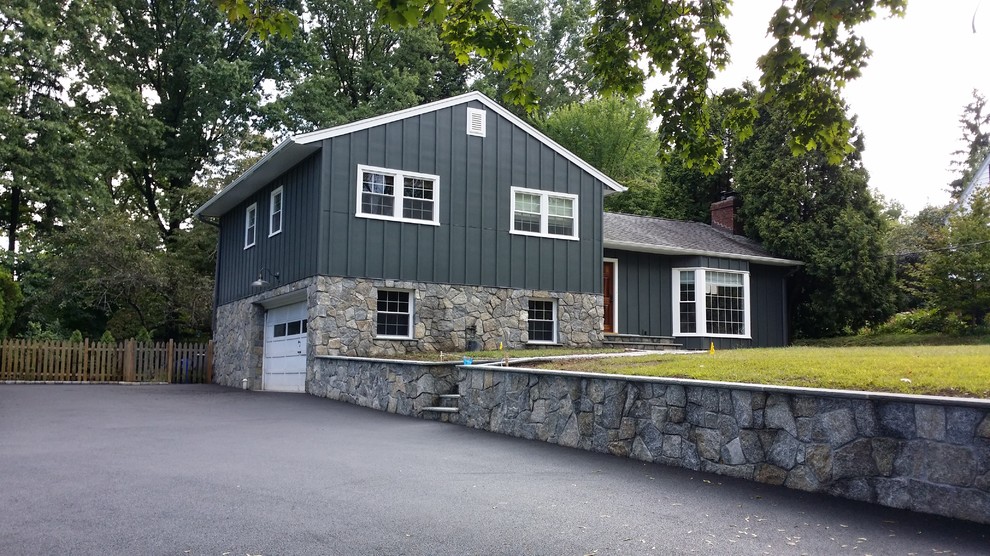 Inspiration for a mid-sized traditional two-storey blue house exterior in Bridgeport with concrete fiberboard siding, a gable roof and a shingle roof.