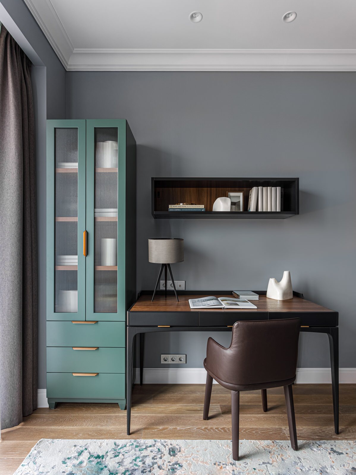 Монохромный серый в реализованном дизайн-проекте в Москве