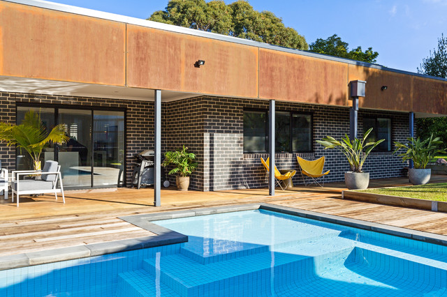 Somers shabby-chic-style-pool