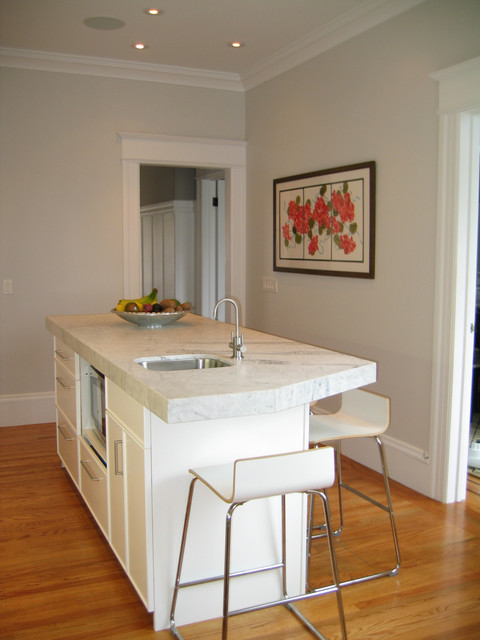 Transitional White Kitchen classique-chic-cuisine